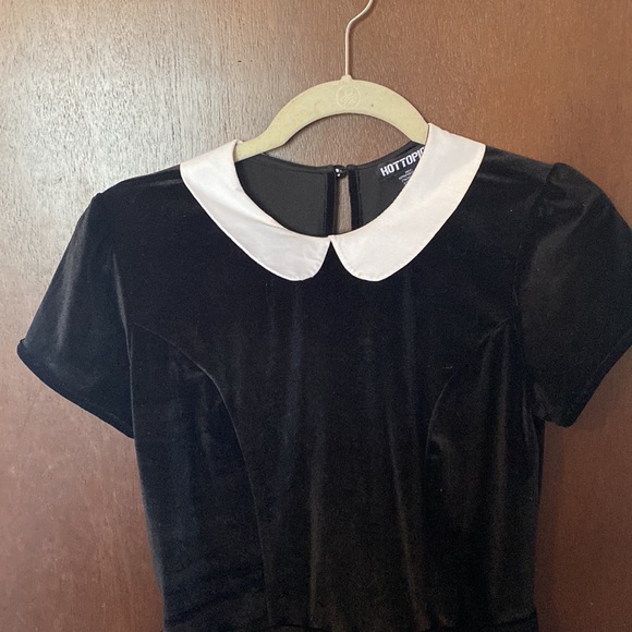 Black velvet dress with white collar Wednesday Addams inspired - Picture 3 of 6
